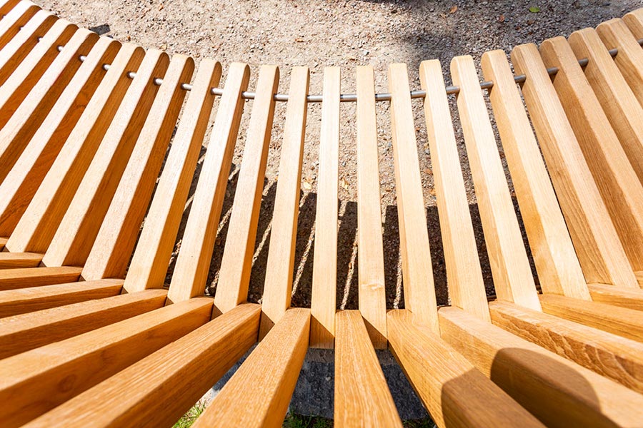 runde Sitzbank & Gartenbank - Ihre Möbeltischlerei in Hamburg für Wohnmöbel im Garten - woodendesign feine Möbel 
