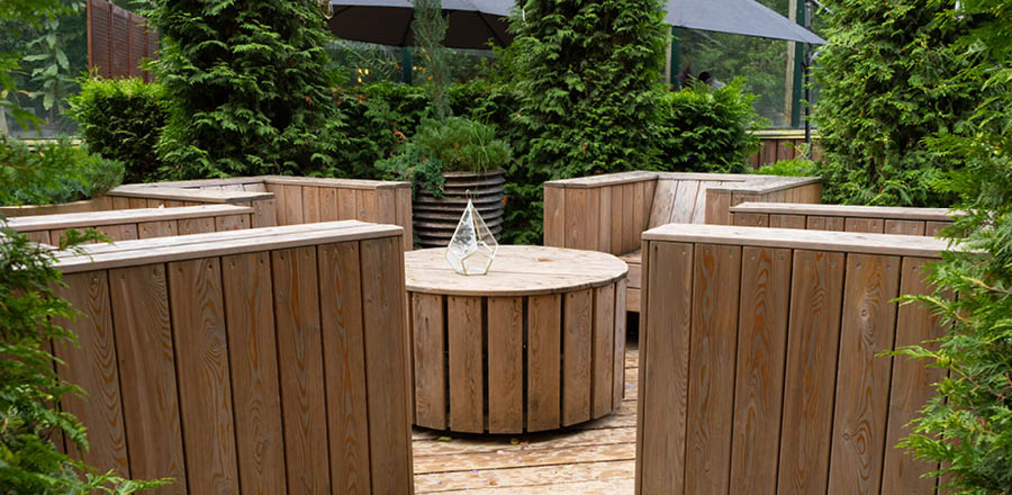 Ausgefallene Gartenmöbel aus Massivholz | Aktuelles – Trends – News im Mai 2025 | Möbeltischlerei woodendesign | Tischlerei Möbeltischler Möbelmanufaktur Hamburg