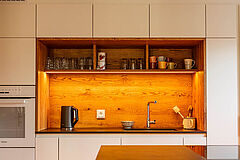 Küchen-Referenz "Offene Massivholzküche in Bargteheide" als Wohnküche von der Möbeltischlerei woodendesign in Hamburg