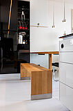 Küchen-Referenz "Hochglanzküche in Hamburg HafenCity" massive Holzbank vom Tischler / Schreiner | Möbeltischlerei woodendesign in Hamburg