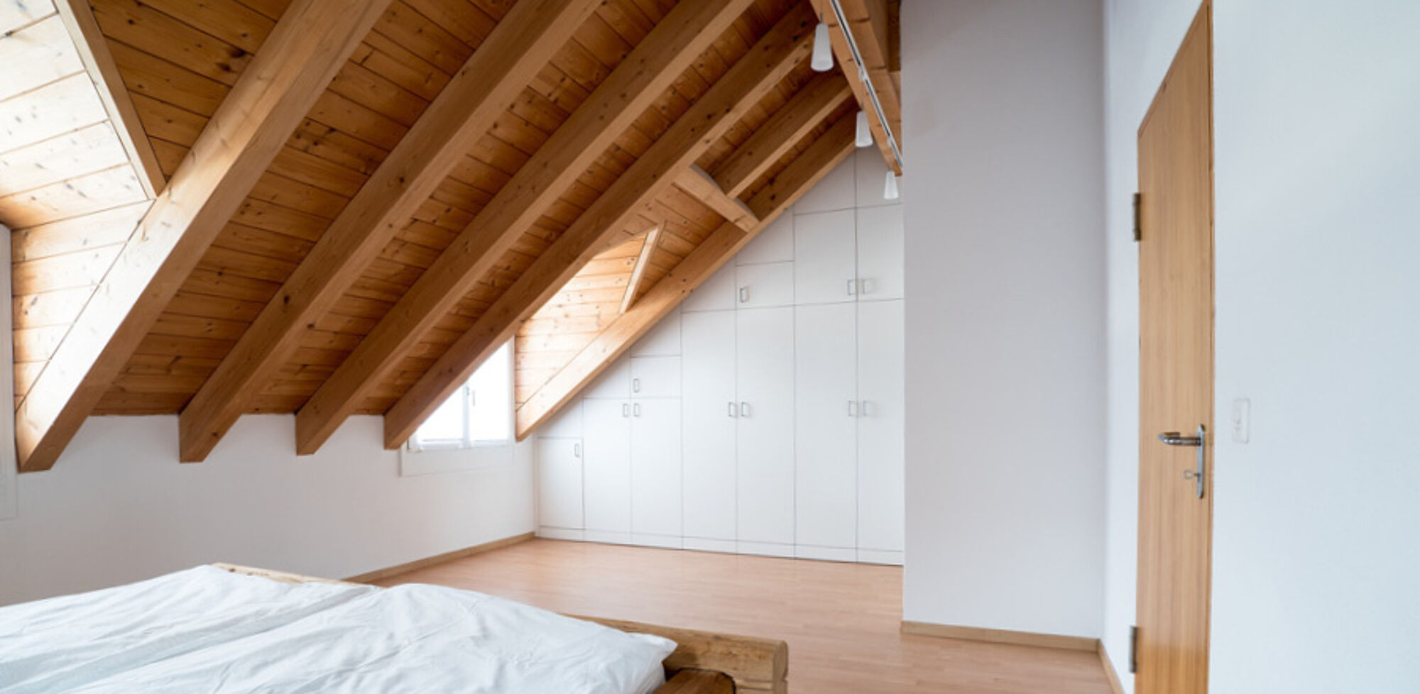 Dachschräge Raumnutzung nach Maß Maßanfertigung Aktuelles News Trends August 2020 Tischler Möbeltischler woodendesign Möbeltischlerei Möbelmanufaktur Hamburg