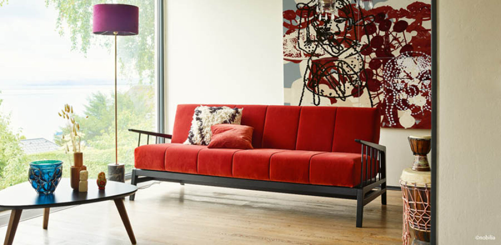 Farbenfroh einrichten Wohnbereich Wohnzimmer Couch Sofa Deko Dekoration Massivholz Aktuelles News Trends März 2022 Tischler Möbeltischler woodendesign Möbelmanufaktur Hamburg