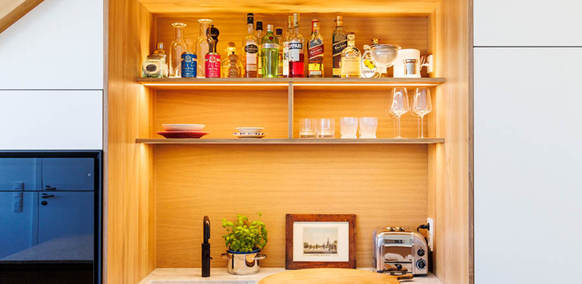 Materialkunde: Warum Zirbe beruhigt – und Eiche zeitlos ist | Aktuelles – Trends – News im Februar 2026 | Möbeltischlerei Tischlerei Möbeltischler Möbelmanufaktur Hamburg