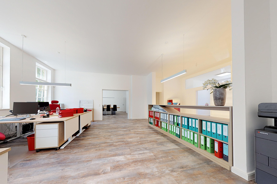 Holzmöbel Büro repräsentativ Empfangstresen Eingangsbereich Empfang Beleuchtung woodendesign Möbelmanufaktur Möbeltischlerei Hamburg