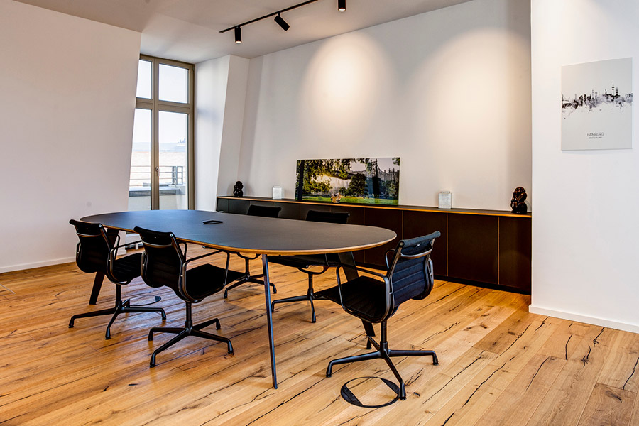 Büro Konferenzraum Konferenztisch Schreibtisch natürliches Raumklima Holzmöbel Möbeltischlerei woodendesign Tischler Möbeltischler Möbelmanufaktur Hamburg