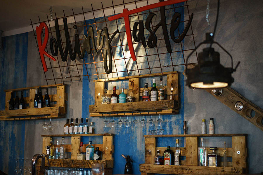 Gastronomie Tische Stühle Bar Café Restaurant Kantine natürliches Raumklima Holzmöbel Möbeltischlerei woodendesign Tischler Möbeltischler Möbelmanufaktur Hamburg