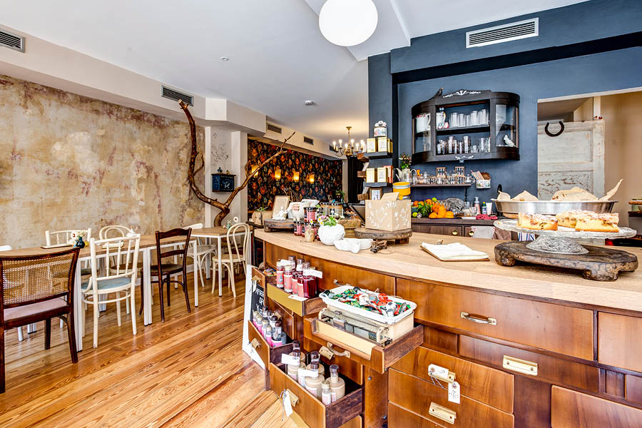 Gastronomie Tische Stühle Bar Café Restaurant Kantine natürliches Raumklima Holzmöbel Möbeltischlerei woodendesign Tischler Möbeltischler Möbelmanufaktur Hamburg