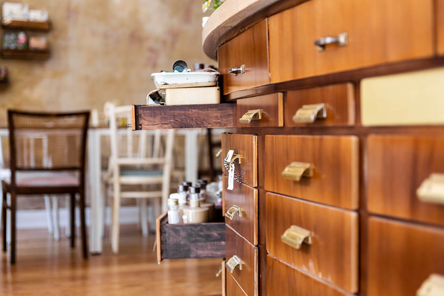 Businessmöbel Ladenbau Holzschubladen | woodendesign Möbeltischlerei Hamburg
