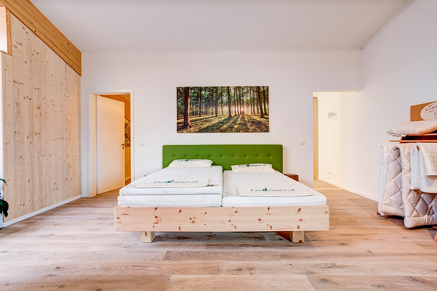 Schlafzimmer aus Massivholz nach Maß vom Möbeltischler aus Hamburg ProNatura-Händler