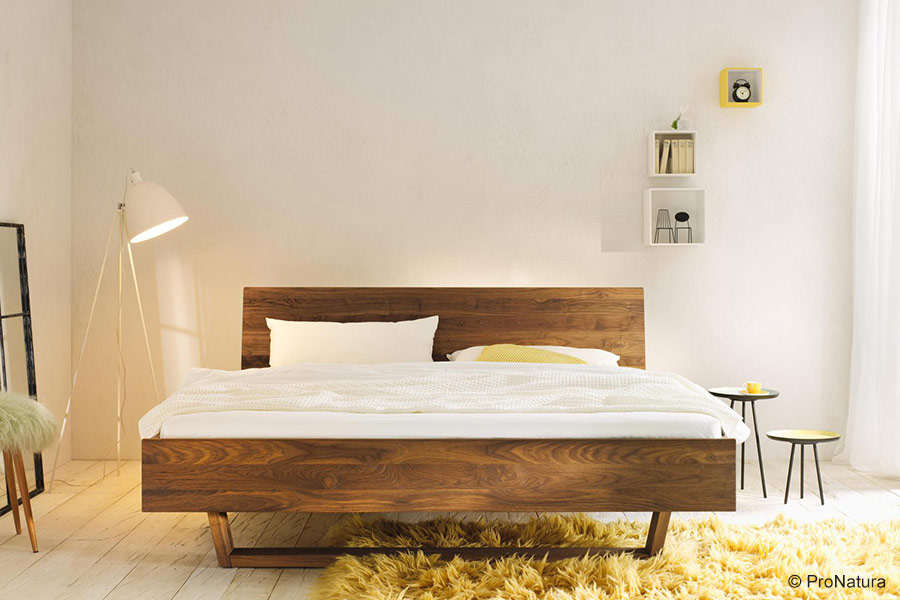 modernes Bett Bettgestell aus Massivholz nach Maß vom Möbeltischler aus Hamburg ProNatura-Händler