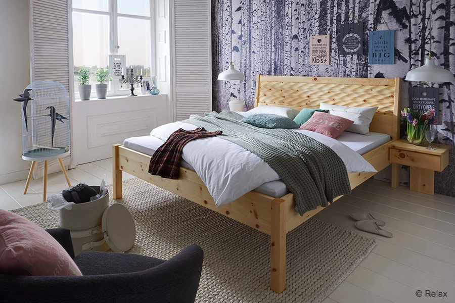 modernes Bettgestell für Schlafzimmer aus Massivholz nach Maß vom Tischler aus Hamburg RELAX-Händler