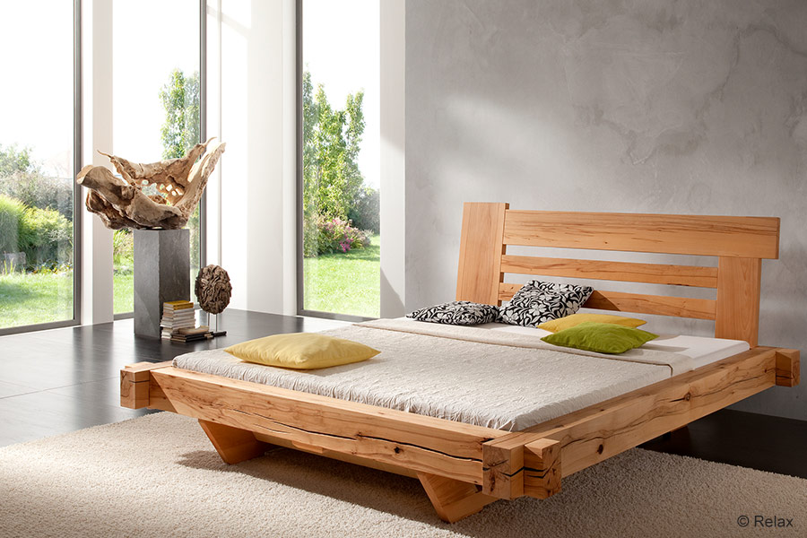 individuelles Bettgestell aus Massivholz für Schlafzimmer nach Maß vom Tischler aus Hamburg RELAX-Händler