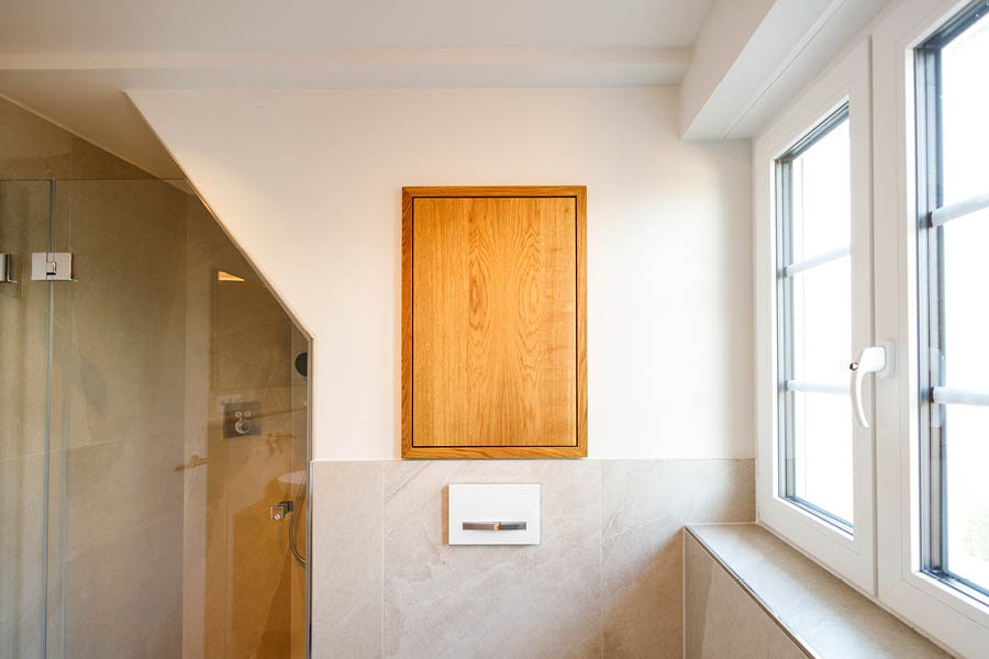 Badezimmermöbel aus Massivholz Holzwaschtisch Badewanne aus Holz Badezimmerschrank Möbeltischlerei woodendesign Möbeltischler Möbelmanufaktur Hamburg