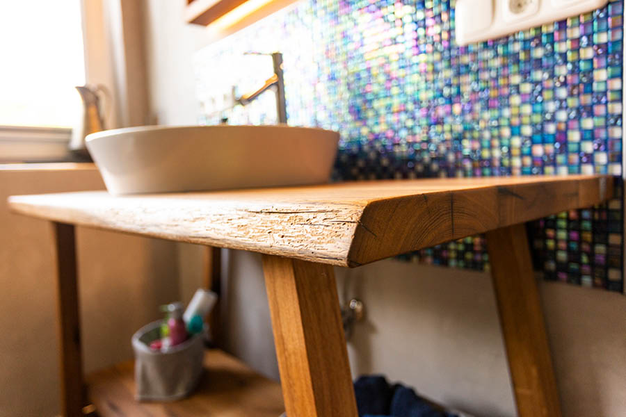 Badezimmermöbel aus Altholz Holzwaschtisch Badezimmerschrank Möbeltischlerei woodendesign Möbeltischler Möbelmanufaktur Hamburg