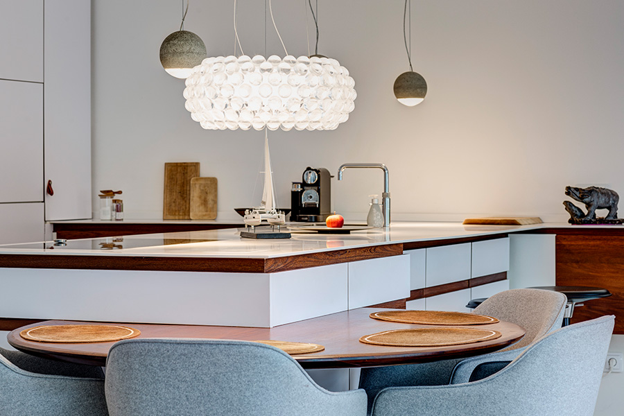 Esszimmer Möbel aus Holz Esstisch Esszimmerstühle Geschirrschrank Sideboard nach Maß aus Massivholz Möbeltischlerei woodendesign Möbeltischler Möbelmanufaktur Hamburg