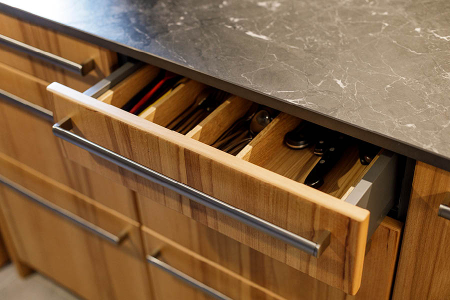 Einbauküche nach Maß aus Massivholz individuell nach Ihren Wünschen hochwertige Qualität Möbeltischlerei woodendesign Tischler Möbeltischler Möbelmanufaktur Hamburg