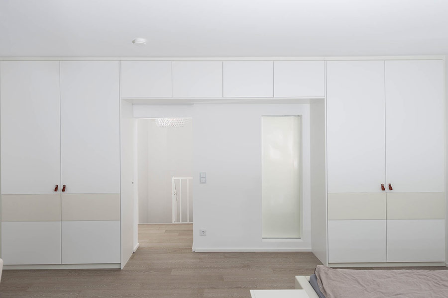 Schlafzimmerschrank individueller Einbauschrank Schranksysteme Regalsysteme aus Massivholz nach Maß woodendesign Möbeltischler aus Hamburg