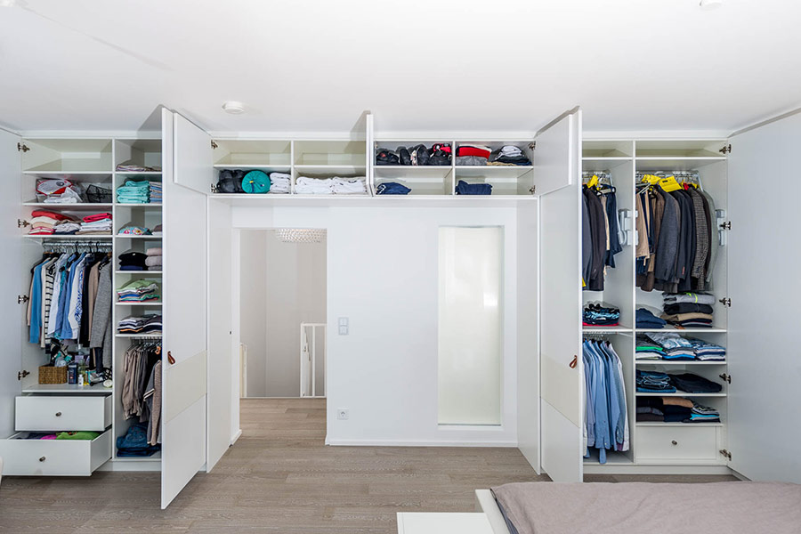 Schlafzimmerschrank Individueller Einbauschrank Schranksysteme Regalsysteme aus Massivholz nach Maß woodendesign Möbeltischler aus Hamburg