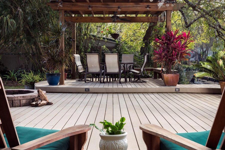 Terrasse aus Holz Massivholz großzügige Holzterrasse Tischlerei Möbeltischler Möbelmanufaktur Hamburg woodendesign