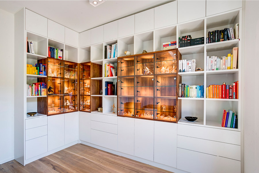 Wohnzimmer Möbel aus Holz Wohnzimmertisch Schrankwand Regalwand Raumtrenner nach Maß aus Massivholz Möbeltischlerei woodendesign Möbeltischler Möbelmanufaktur Hamburg
