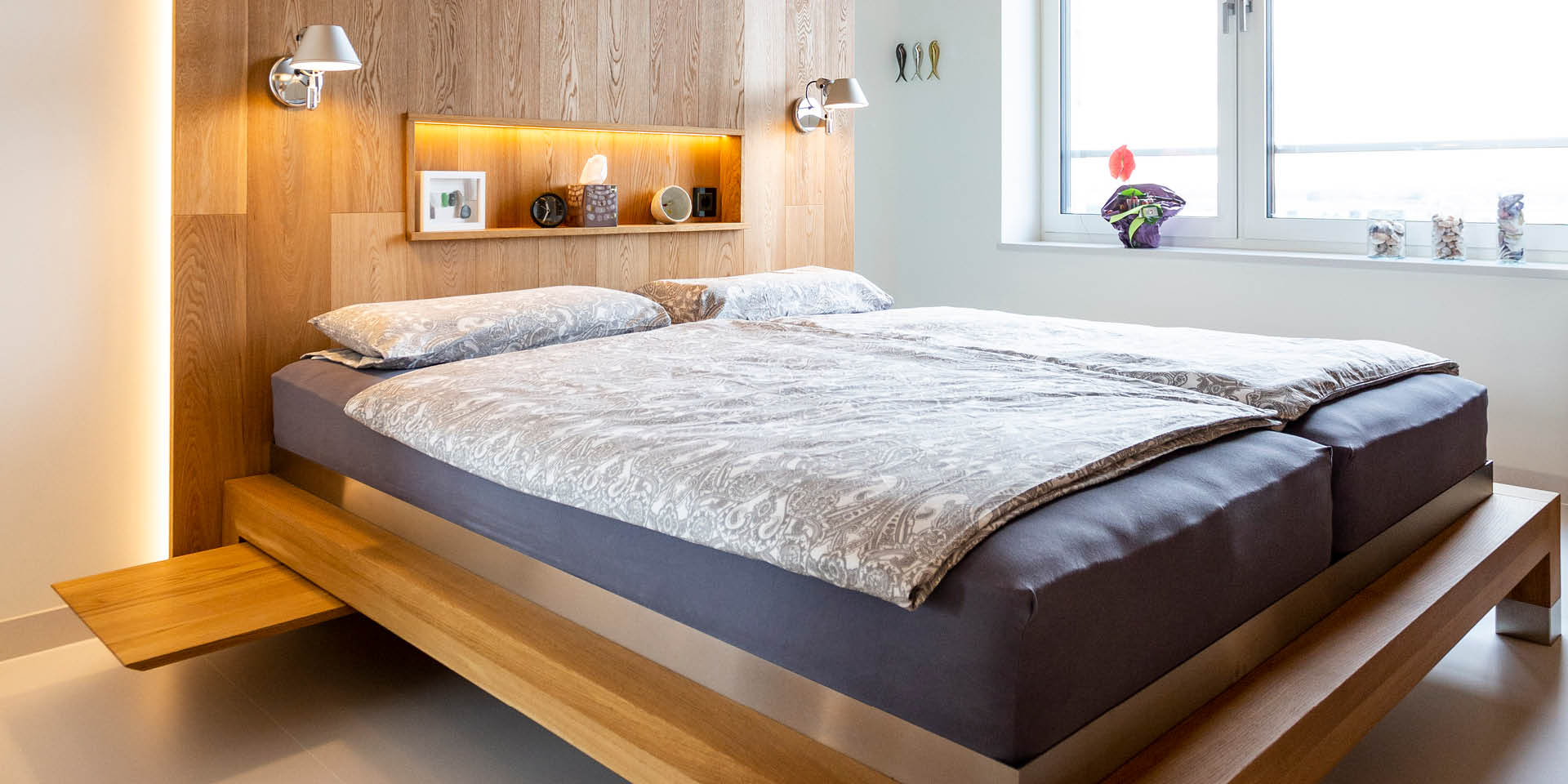 individuelles Schlafzimmer von der Möbeltischlerei woodendesign aus Hamburg