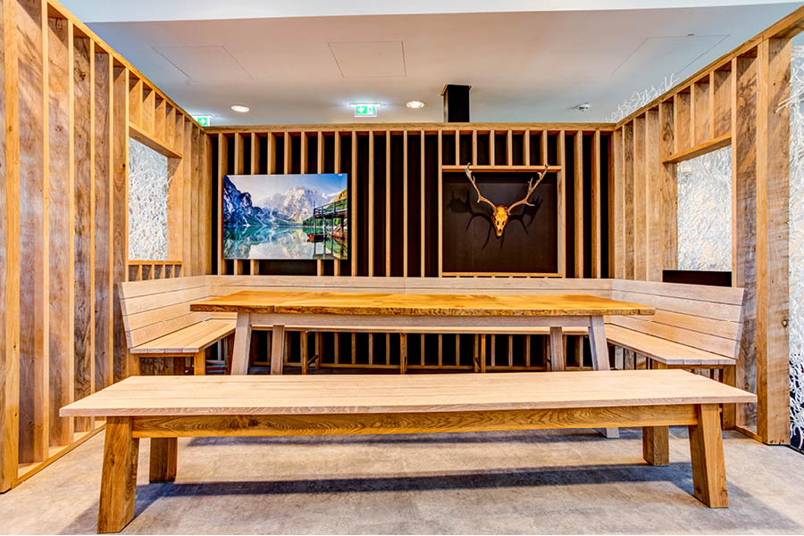 Esstische Speisetafel Holztische aus Altholz Massivholz Stammholz Möbeltischler Möbelmanufaktur Hamburg woodendesign