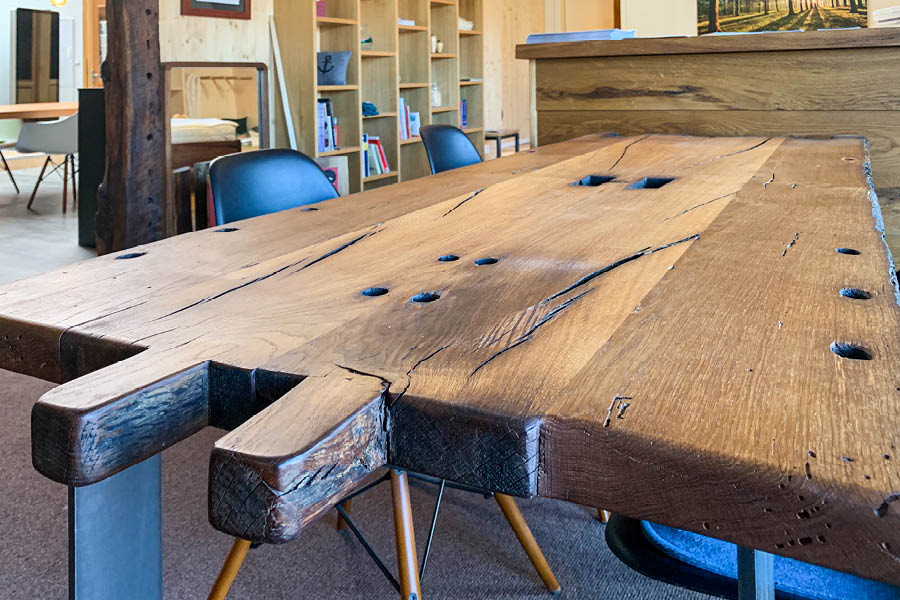 Tischplatte altes Holz Holztische aus Altholz Massivholz Stammholz Möbeltischler Möbelmanufaktur Hamburg woodendesign