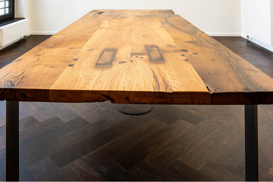 Konferenztisch Bürotisch altes Holz Holztische aus Altholz Massivholz Stammholz Möbeltischler Möbelmanufaktur Hamburg woodendesign