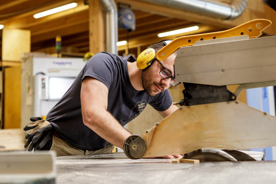 Maschinenfuhrpark Möbelbau Handarbeit Tischlerhandwerk Handwerk Möbeltischlerei Hamburg woodendesign feine Möbel Holzmöbel Möbelmanufaktur