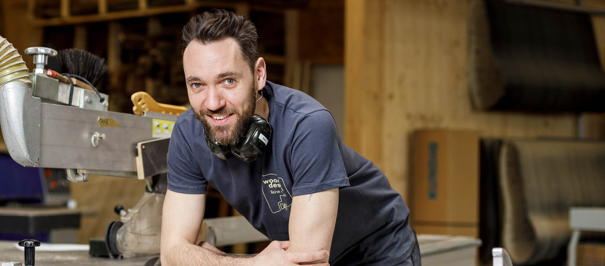 Alexander Heinrich Tischlergeselle Projektleitung woodendesign feine Möbel Jan Korf Möbelmanufaktur Hamburg Tischlerei Schreiner Schreinerei Möbeltischlerei Möbeltischler Tischlermeister