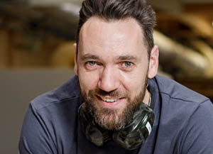 Alexander Heinrich Tischlergeselle Projektleitung woodendesign feine Möbel Möbelmanufaktur Hamburg Tischlerei Schreiner Schreinerei Möbeltischlerei Möbeltischler Tischlermeister