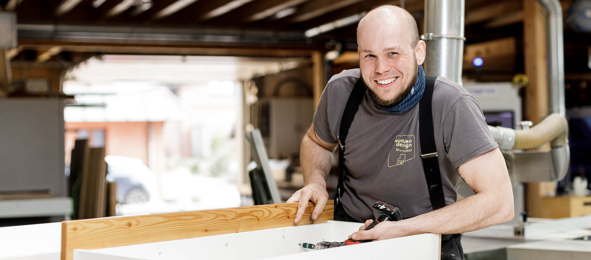 André Kommert Tischlergeselle Montageleitung woodendesign feine Möbel Jan Korf Möbelmanufaktur Hamburg Tischlerei Schreiner Schreinerei Möbeltischlerei Möbeltischler Tischlermeister