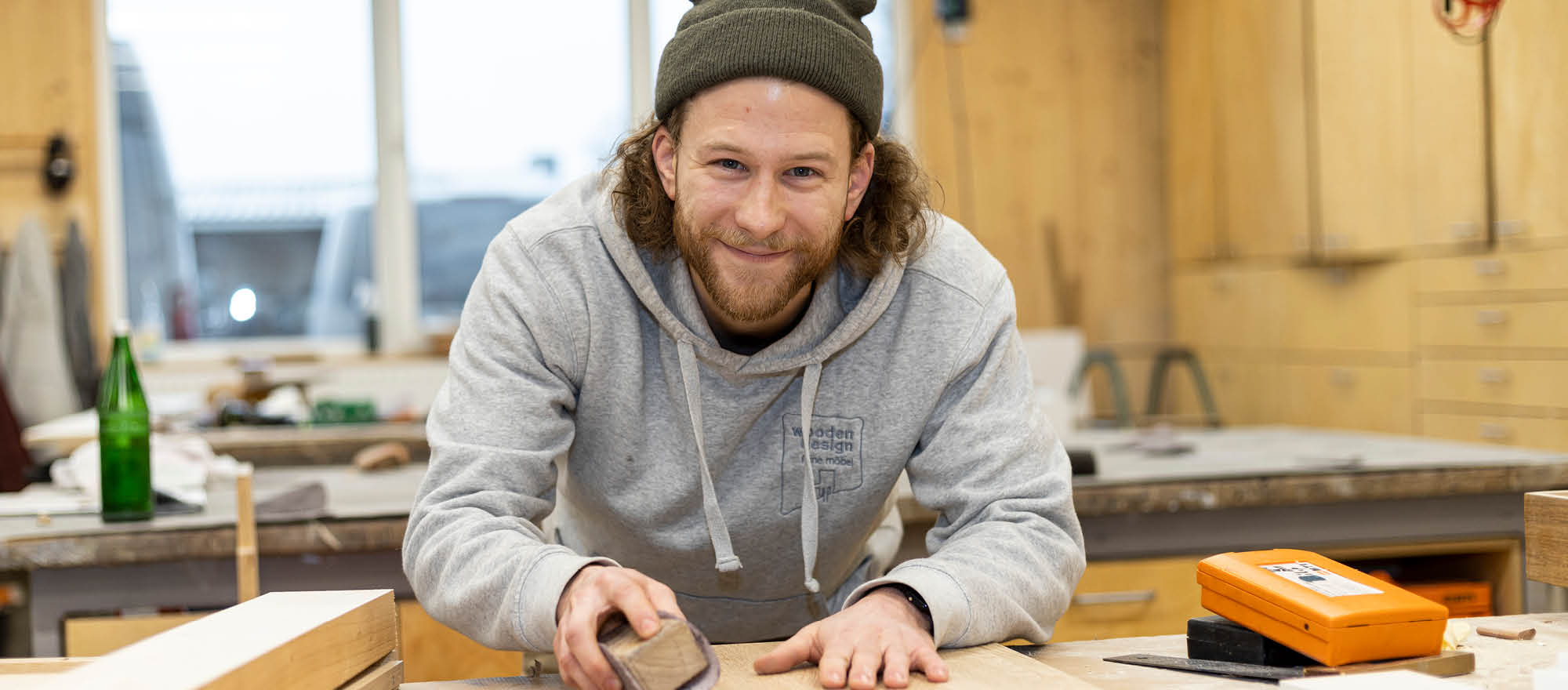 Christian Harbeck Tischlerlehrling Auszubildender woodendesign feine Möbel Jan Korf Möbelmanufaktur Hamburg Tischlerei Schreiner Schreinerei Möbeltischlerei Möbeltischler Tischlermeister