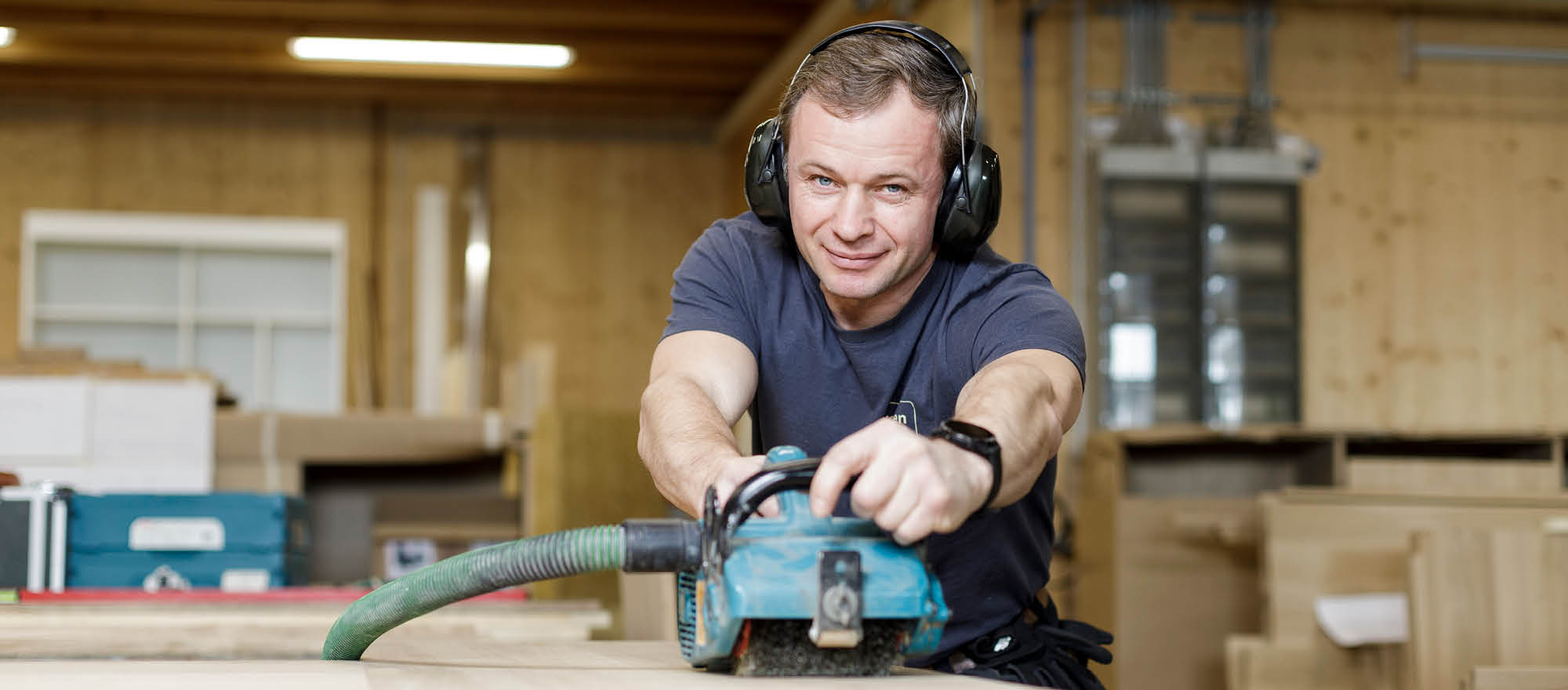 Dimitri Eirich Tischlergeselle Montage woodendesign feine Möbel Möbelmanufaktur Hamburg Tischlerei Schreiner Schreinerei Möbeltischlerei Möbeltischler Tischlermeister