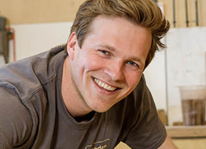 Peer Wehrmann Tischlerlehrling Auszubildender woodendesign feine Möbel Möbelmanufaktur Hamburg Tischlerei Schreiner Schreinerei Möbeltischlerei Möbeltischler Tischlermeister