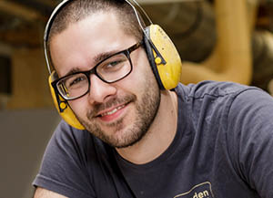 Victor Tritz Tischlerlehrling Auszubildender woodendesign feine Möbel Möbelmanufaktur Hamburg Tischlerei Schreiner Schreinerei Möbeltischlerei Möbeltischler Tischlermeister