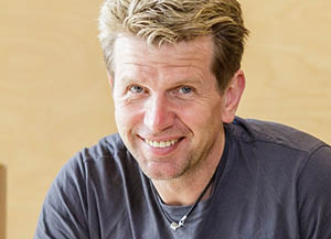 Volker Meyer Tischlergeselle woodendesign feine Möbel Möbelmanufaktur Hamburg Tischlerei Schreiner Schreinerei Möbeltischlerei Möbeltischler Tischlermeister