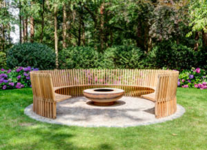 Gartenmöbel aus Vollholz und Gartenbänke von der Möbelmanufaktur woodendesign