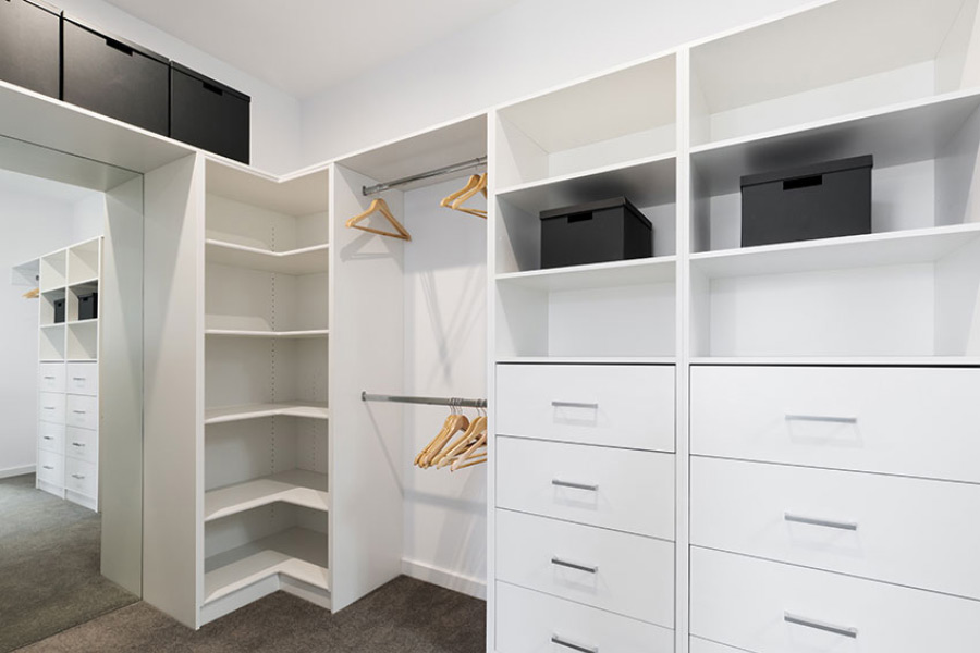 Organisation Kleiderschrank im Schlafzimmer Aktuelles News Trends Mai 2019 Tischler Möbeltischler woodendesign Möbeltischlerei Möbelmanufaktur Hamburg