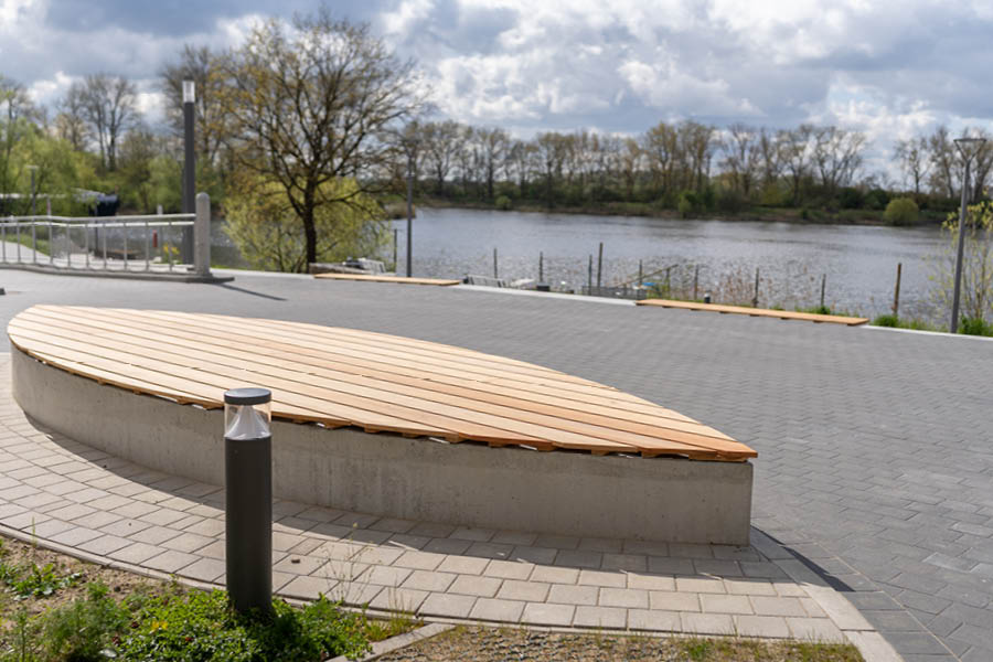 Aktuelles von der Möbeltischlerei woodendesign Holzmöbel in der Hafencity Geesthacht Sitzbänke vom Tischler Möbeltischler Möbelmanufaktur Hamburg