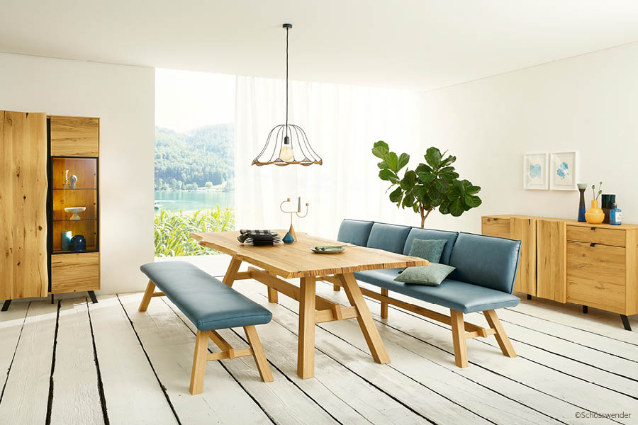 Holztrends 2025 - heller Holztisch mit Sideboard & Schrank | Aktuelles – Trends – News im März 2025 | Möbeltischlerei woodendesign | Tischlerei Möbeltischler Möbelmanufaktur Hamburg