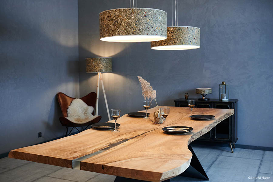 Holztrends 2025 - Tisch mit Baumkante | Aktuelles – Trends – News im März 2025 | Möbeltischlerei woodendesign | Tischlerei Möbeltischler Möbelmanufaktur Hamburg