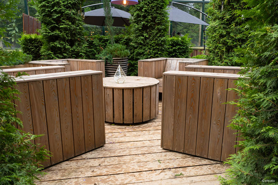 Massive Sitzplätze für Sitzecke aus Holz | Ausgefallene Gartenmöbel aus Massivholz | Aktuelles – Trends – News im Mai 2025 | Möbeltischlerei woodendesign | Tischlerei Möbeltischler Möbelmanufaktur Hamburg