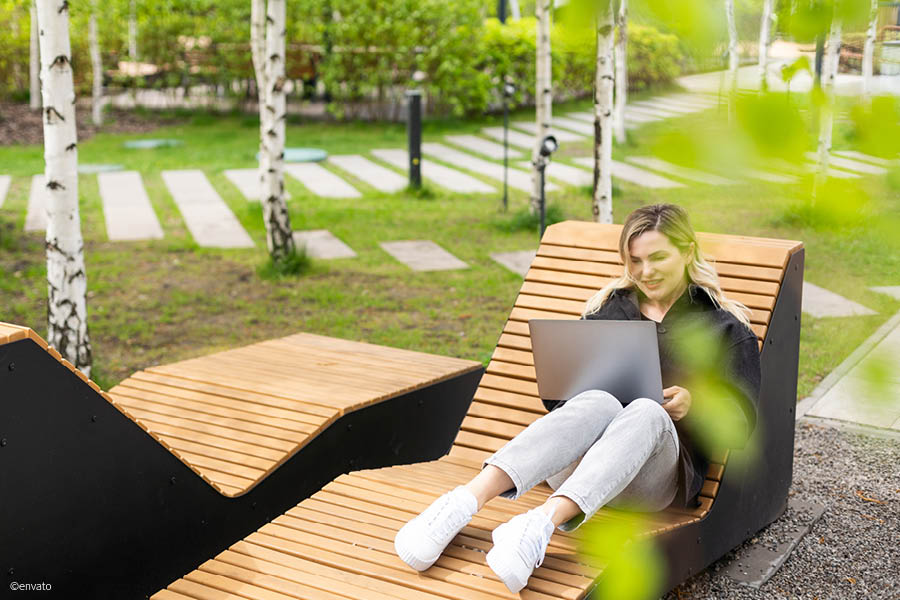 ergonomische Liegen | Ausgefallene Gartenmöbel aus Massivholz | Aktuelles – Trends – News im Mai 2025 | Möbeltischlerei woodendesign | Tischlerei Möbeltischler Möbelmanufaktur Hamburg