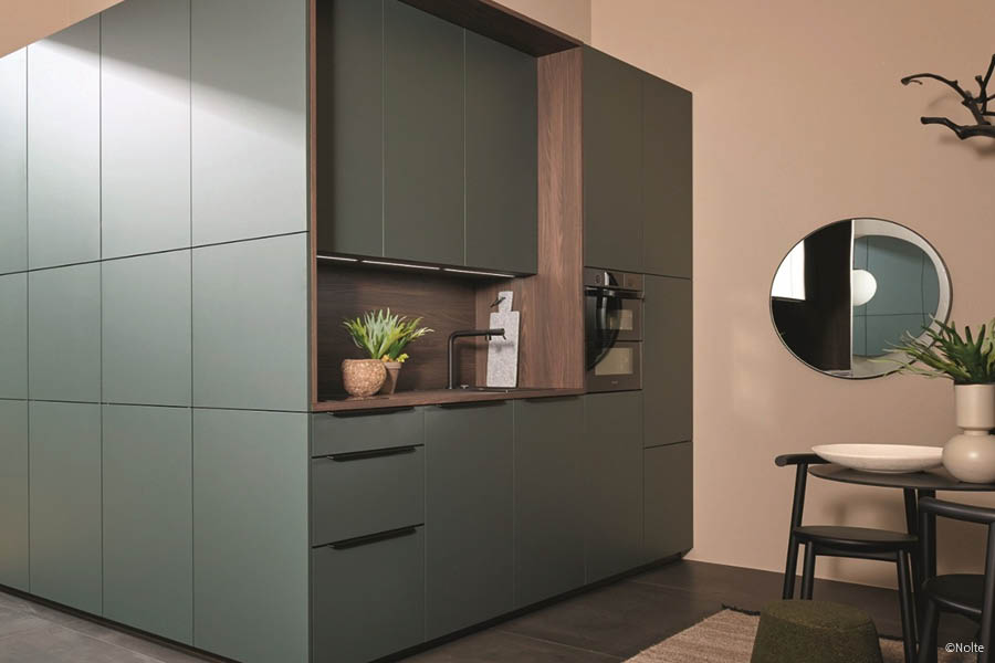 Antifingerprint-Fronten bei mattgrüner Oberfläche | Aktuelles – Trends – News im Juli 2025 | Möbeltischlerei woodendesign | Tischlerei Möbeltischler Möbelmanufaktur Hamburg