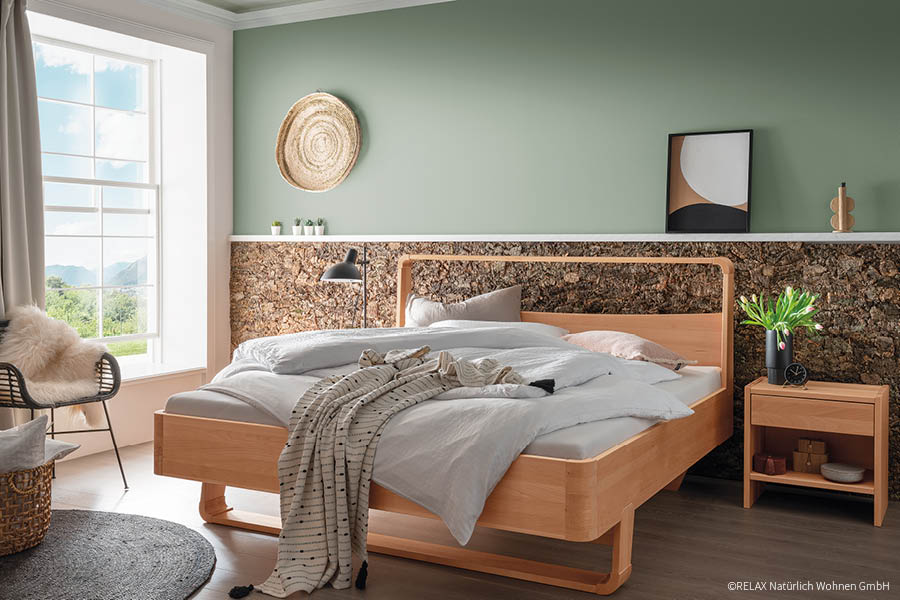 Massivholzbett Smile Zirbenholz | Gesunde Materialien im Schlafzimmer | Aktuelles – Trends – News im Oktober 2025 | Möbeltischlerei woodendesign | Tischlerei Möbeltischler Möbelmanufaktur Hamburg