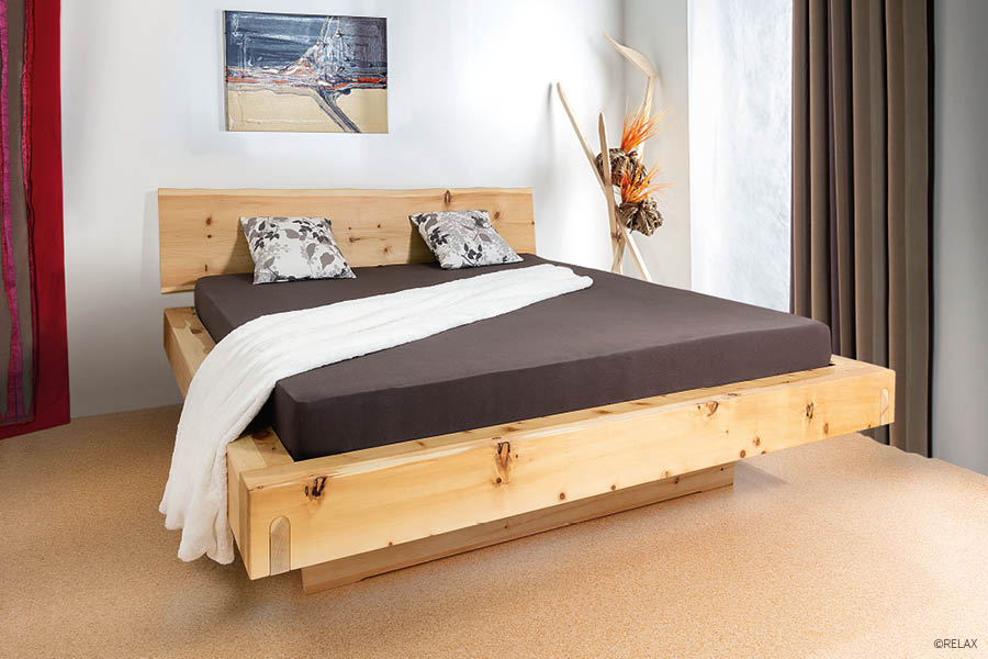 Bettgestell Triest von RELAX mit Zirbenholz | Warum Zirbe beruhigt – und Eiche zeitlos ist | Aktuelles – Trends – News im Februar 2026 | Möbeltischlerei Tischlerei Möbeltischler Möbelmanufaktur Hamburg