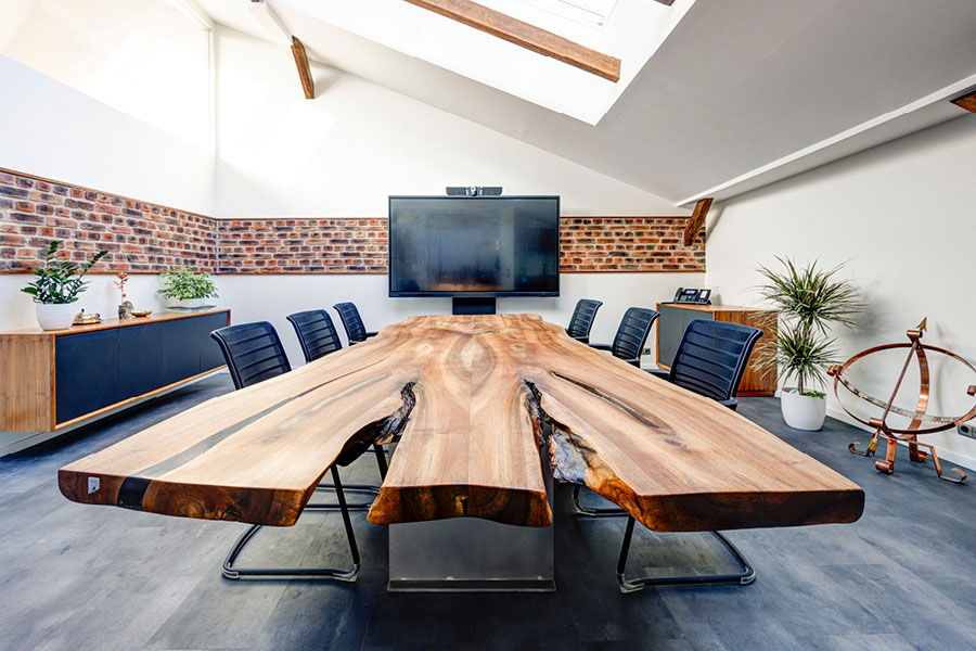 Objektmöbel für Büro, Büromöbel & Businessmöbel - beeindruckendes Tisch-Design - Möbeltischlerei woodendesign feine Möbel aus Hamburg