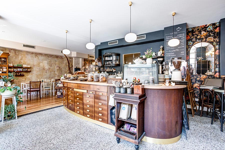 Objekteinrichtung für Ladenbau & Gastonomie - Verkaufstresen im Café - in Hamburg von der Möbeltischlerei woodendesign feine Möbel | Schreiner Tischler Hamburg individueller Ladenbau Ladenbauer Design