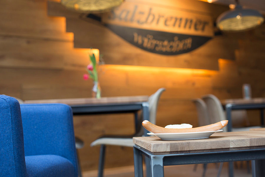 Objekteinrichtung für Ladenbau & Gastronomie - gemütliche Sitzecke im Restaurant - Möbeltischlerei woodendesign feine Möbel aus Hamburg